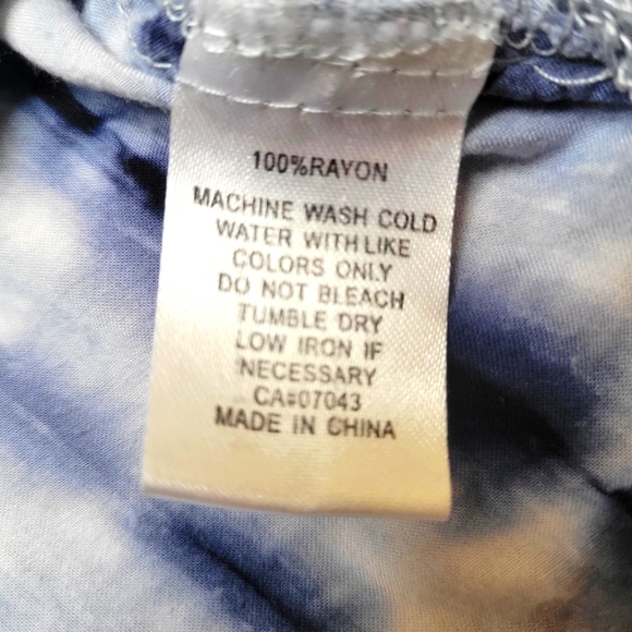 Shibori Dyed Sleeveless Blouse - Picture 5 of 5